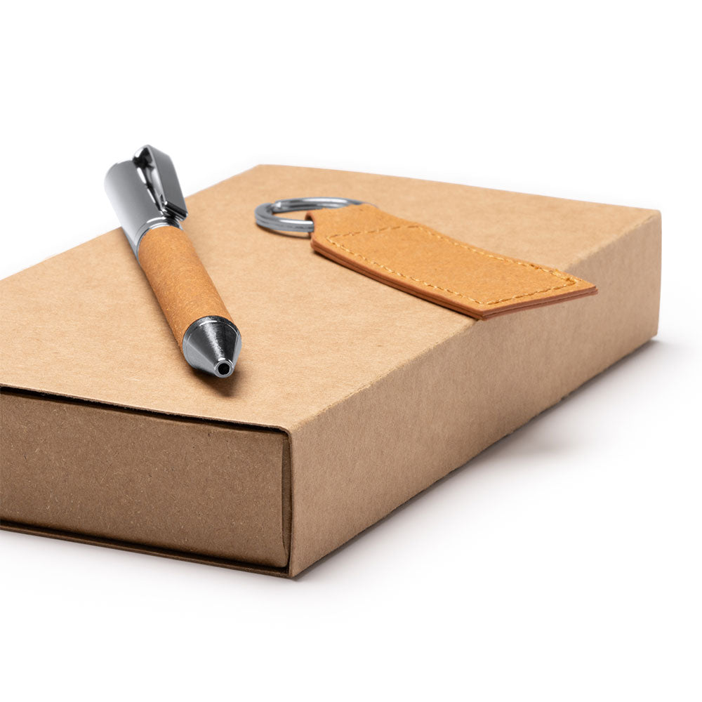 Set premium de pix si breloc din piele reciclata in cutie