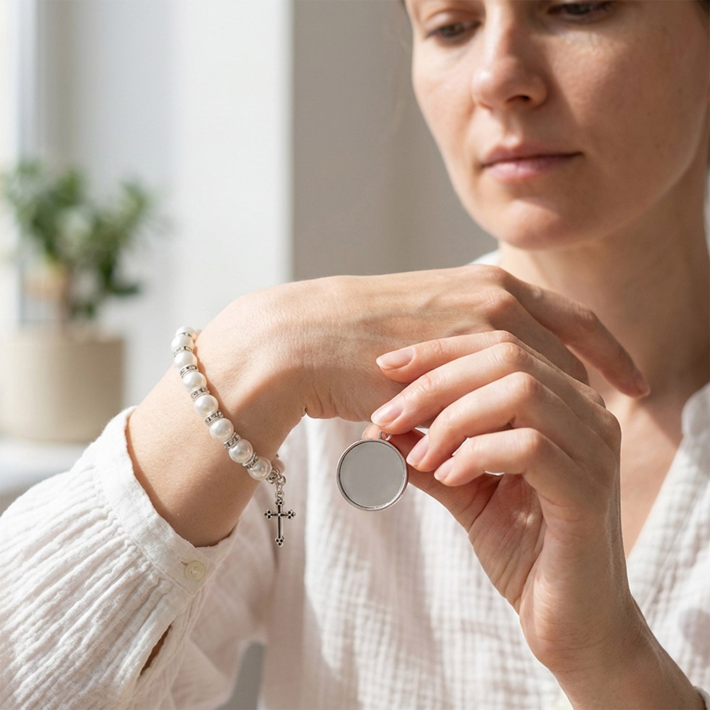 Bratara cu margele albe si cruciulita - sublimabila SL105001 - Green Print